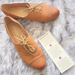 Naturalizer Lonnie Comfortable Tan Suede Oxfords 8
